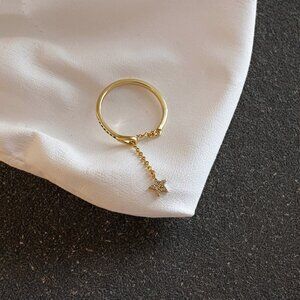 22045 Dainty Star Dangle Ring